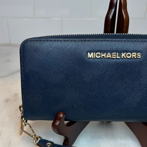 Michael Kors Saffiano Leather Full Zip Jet Set Continental Wallet - Picture 2 of 16